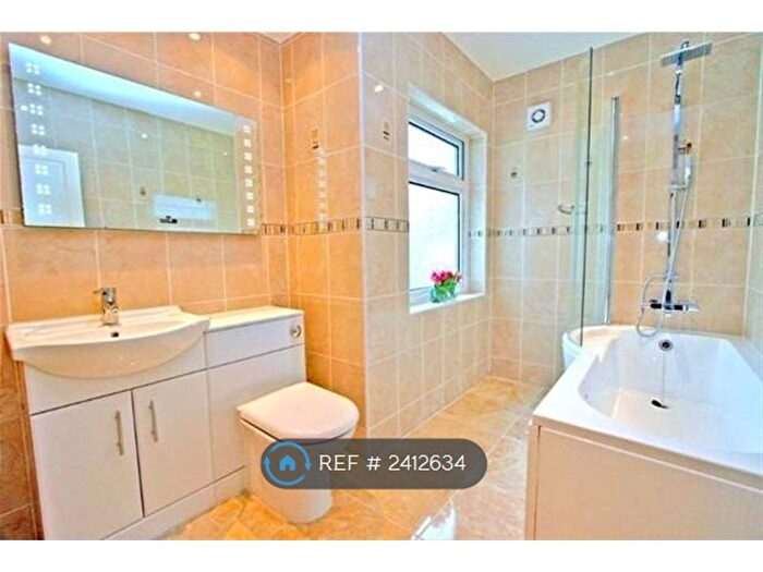 4 Bedroom Semi-Detached House To Rent In Crown Lane, Bromley, BR2