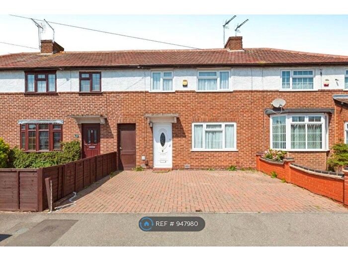 3 Bedroom Terraced House To Rent In Uxbridge Road, Slough, SL2