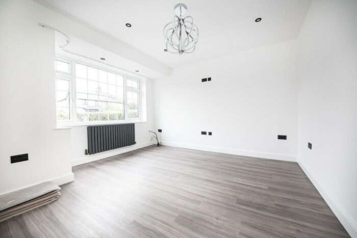 4 Bedroom Semi-Detached House To Rent In Sutherland Avenue, Leeds, West Yorkshire, LS8