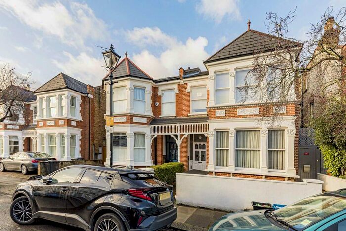 1 Bedroom Flat To Rent In Cresswell Road, Twickenham TW1