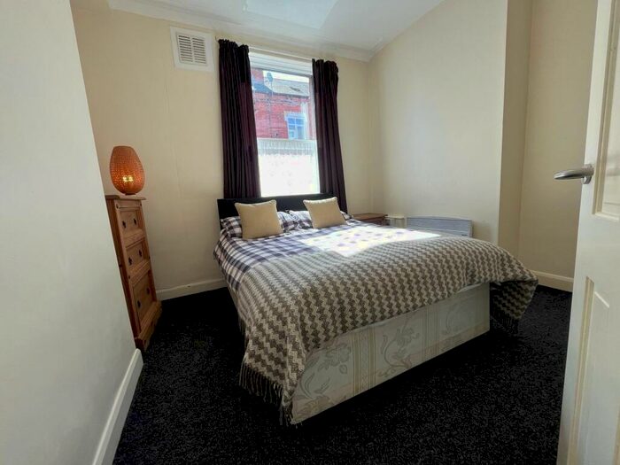 1 Bedroom Flat To Rent In Recreation Row, Leeds, LS11