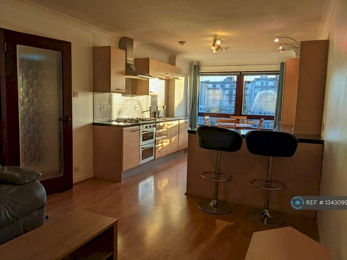 2 Bedroom Flat To Rent In Ascot Court, Glasgow, G12