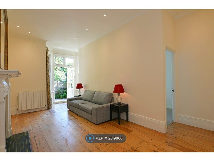 2 Bedroom Flat To Rent In Ashmount Road, London, N19