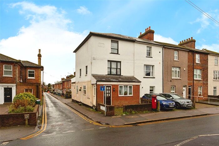2 Bedroom Flat For Sale In Hadlow Road, Tonbridge, Kent, TN9