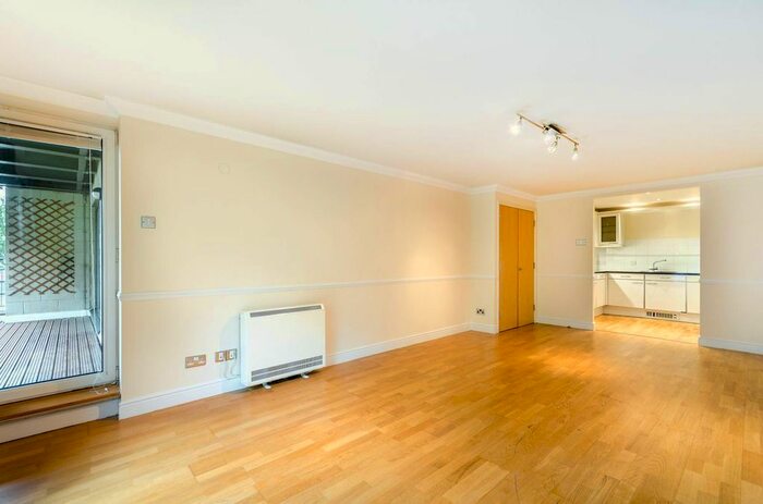 2 Bedroom Flat For Sale In Glaisher Street, Deptford, London, SE8