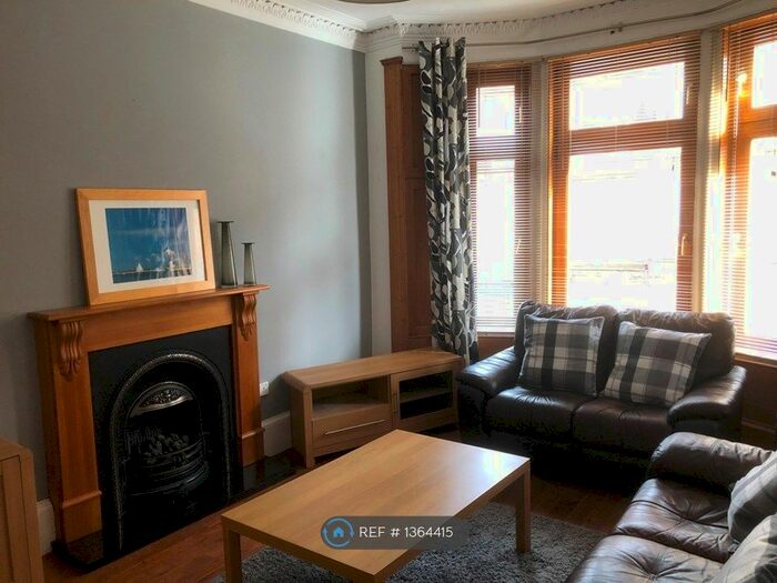 2 Bedroom Flat To Rent In Cathcart Road, Glasgow, G42