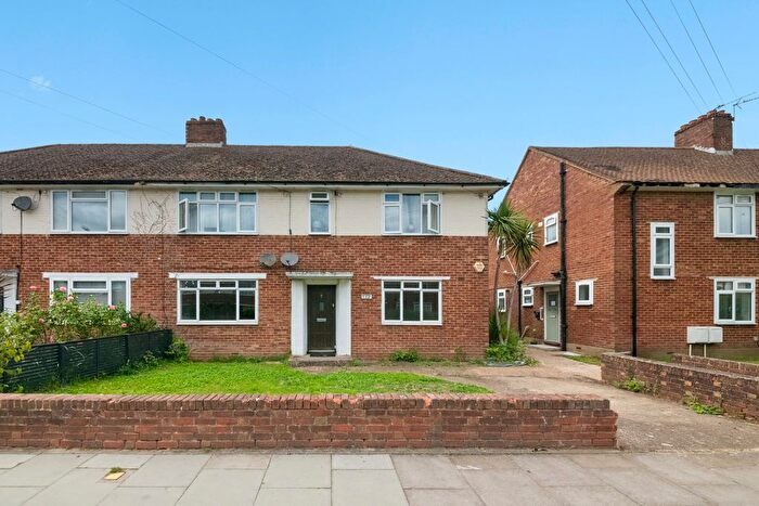 2 Bedroom Maisonette For Sale In Islip Manor Road, Northolt, UB5