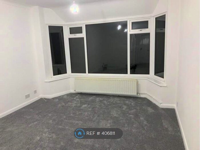 3 Bedroom Bungalow To Rent In Midway Drive, Blythe Bridge, Stoke-On-Trent, ST11