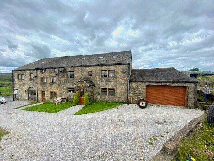 5 Bedroom House To Rent In Rochdale Road, Bacup, Lancashire, OL13
