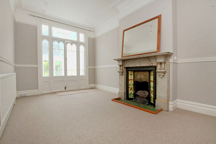 1 Bedroom Flat To Rent In Park Road, Wanstead, E12