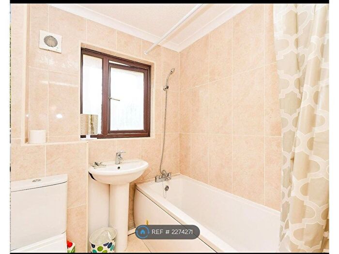 2 Bedroom Semi-Detached House To Rent In Weavers Close, Isleworth, TW7