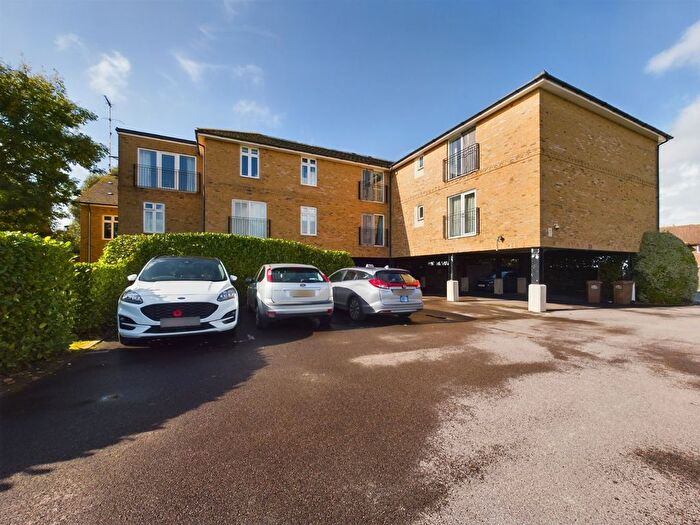 2 Bedroom Flat For Sale In London Road, Ashford, Surrey, TW15