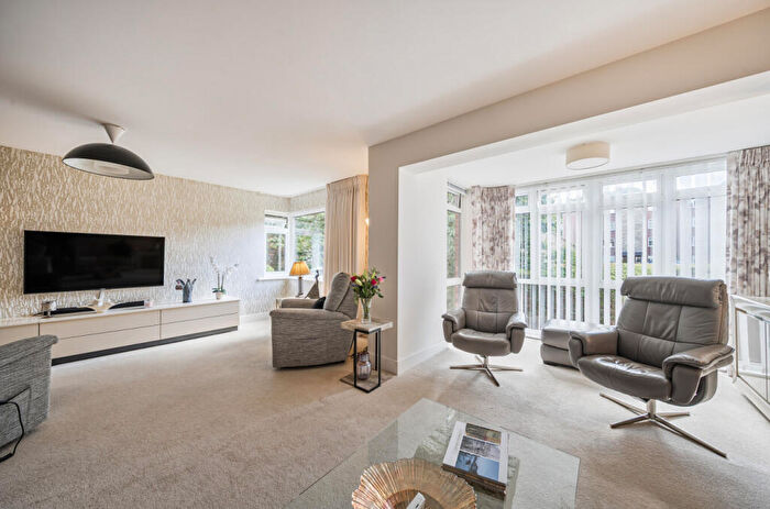 3 Bedroom Apartment For Sale In Martello Road South, Canford Cliffs, BH13