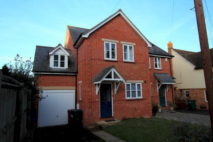 3 Bedroom Semi-Detached House To Rent In Fairview Road, Banbury, Oxon, OX16
