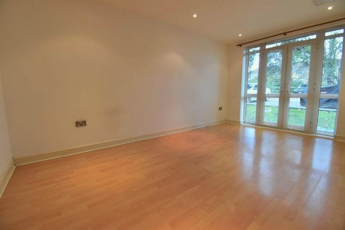 2 Bedroom Flat To Rent In Heathcote Road, Camberley, GU15