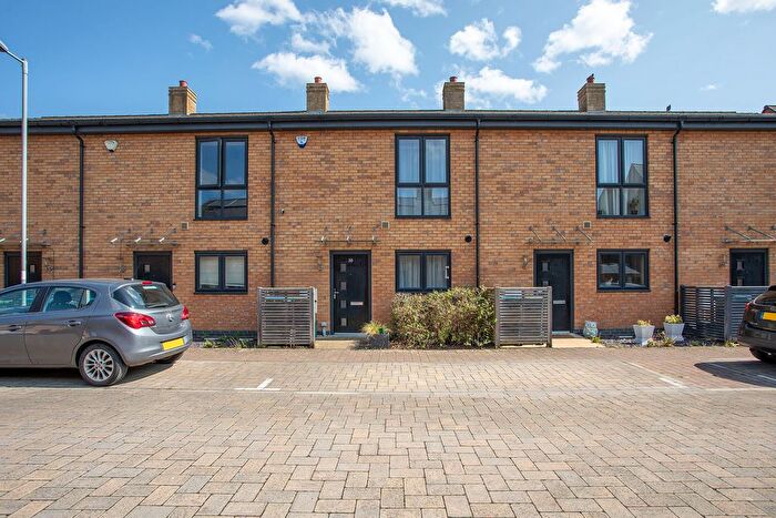 2 Bedroom Property To Rent In Brooks Mews, Aylesbury, HP19