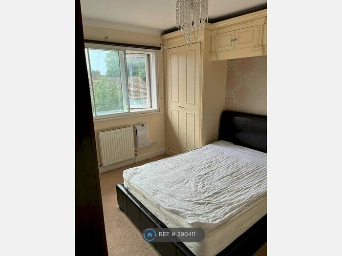 3 Bedroom Semi-Detached House To Rent In Vine Close, Staines-Upon-Thames, TW19