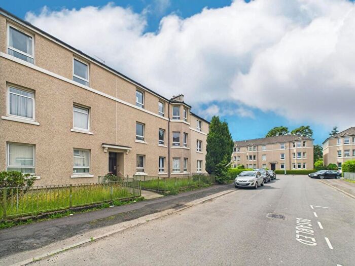 3 Bedroom Flat To Rent In Salen Street, Craigton, G52