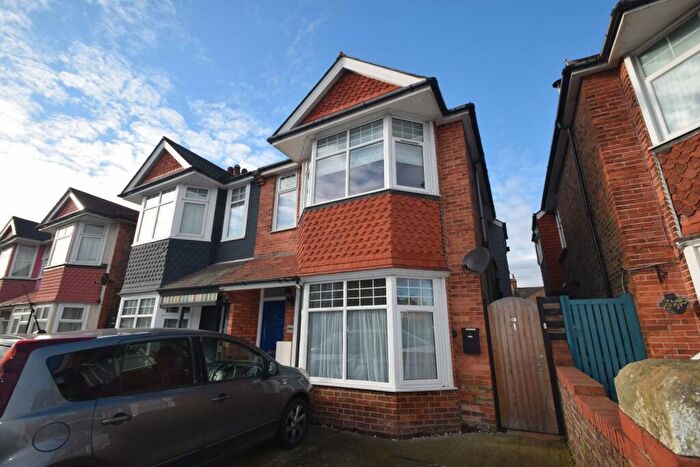 2 Bedroom Flat To Rent In Cavendish Avenue, Eastbourne, BN22