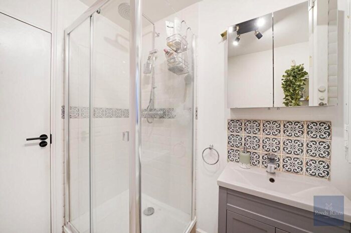 1 Bedroom Apartment For Sale In Howland Estate, London, SE16