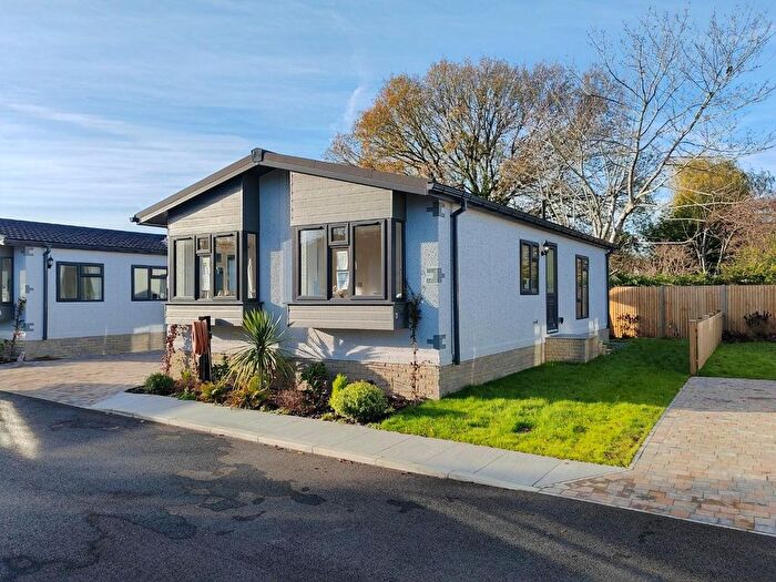 2 Bedroom Park Home For Sale In Wellington Road, Sandhurst, GU47