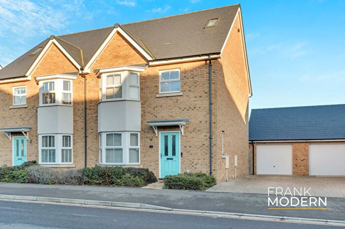 4 Bedroom Semi Detached House For Sale In Aldermans Drive, Peterborough, PE3