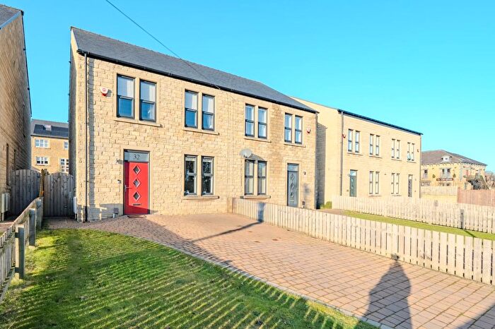 3 Bedroom Semi-Detached House For Sale In Carlisle Road, Pudsey, West Yorkshire, LS28