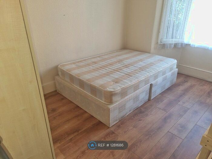 3 Bedroom Flat To Rent In Green Lane, Ilford IG3