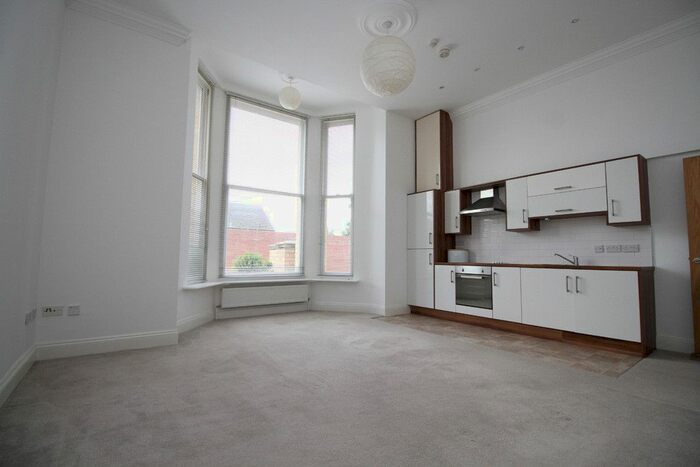 1 Bedroom Flat To Rent In Lawns Court, Sutton HU7