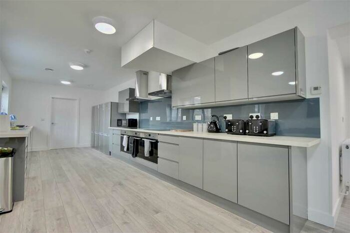 1 Bedroom Studio Flat To Rent In Canal Walk, Portsmouth, PO1