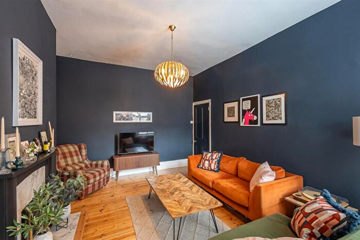 2 Bedroom Flat For Sale In Simonside Terrace, Heaton, Newcastle Upon Tyne, NE6