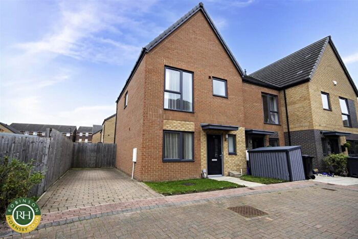 3 Bedroom Semi-Detached House For Sale In Winscar Road, Lakeside, DN4