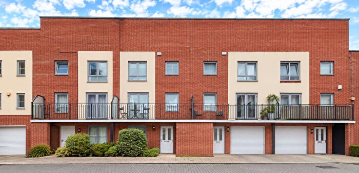 4 Bedroom Detached House For Sale In Curzon Street, Reading, Berkshire, RG30
