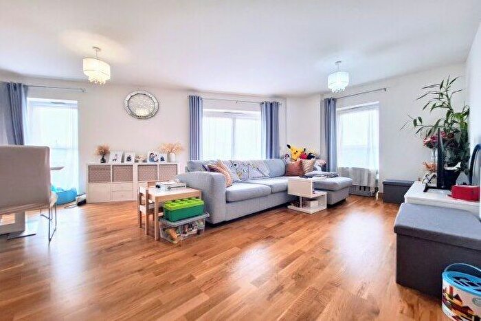 3 Bedroom Flat To Rent In William Mundy Way, Dartford, DA1