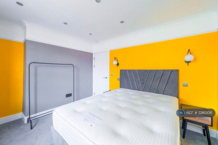 2 Bedroom Flat To Rent In Apsley Villas, Bristol, BS6