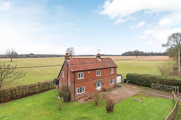 3 Bedroom Detached House For Sale In Ellisfield, RG25