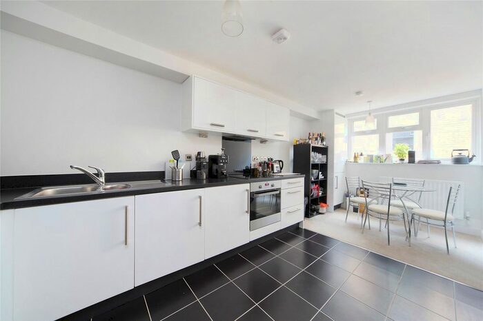 2 Bedroom Flat To Rent In Limerick Close, Balham, London, SW12
