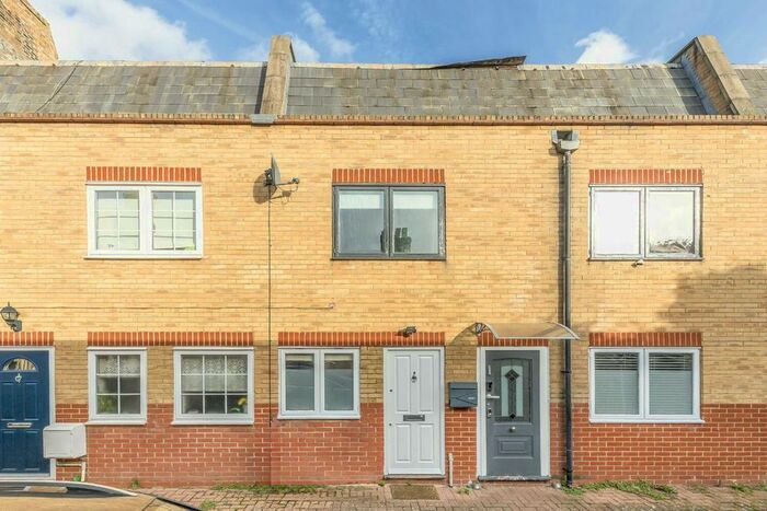 1 Bedroom Flat To Rent In Robert Burns Mews, London, SE24