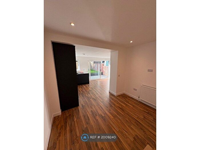 4 Bedroom Terraced House To Rent In Spey Road, Glasgow, G61
