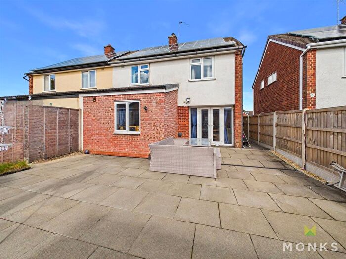 3 Bedroom Semi-Detached House For Sale In Brookhouse Road, Oswestry, SY11