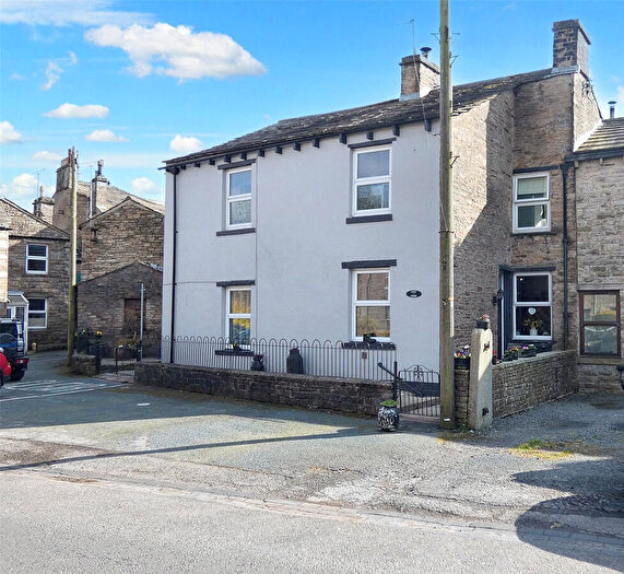4 Bedroom Semi-Detached House For Sale In Inver House The Holme, Hawes, DL8