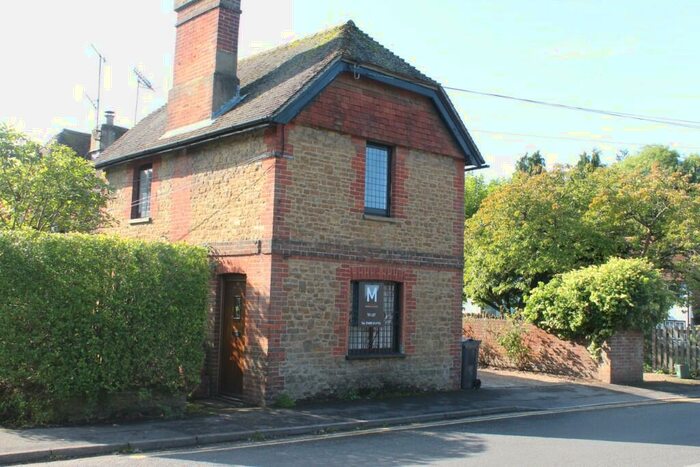 2 Bedroom Cottage To Rent In Church Road, Milford, Godalming, Surrey, GU8