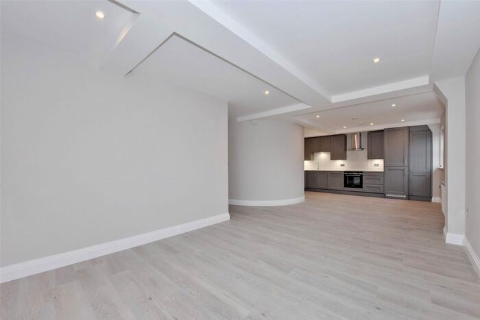 2 Bedroom Flat To Rent In Regal House, Station Road, Marlow, Buckinghamshire SL7