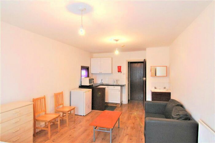 Studio To Rent In Mattison Road, Harringay, London, N4