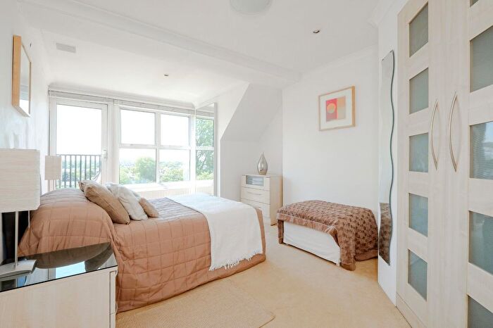 4 Bedroom Flat To Rent In Petersham Road, Richmond, TW10