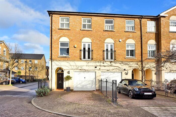 4 Bedroom Town House For Sale In Williams Grove, Surbiton, KT6
