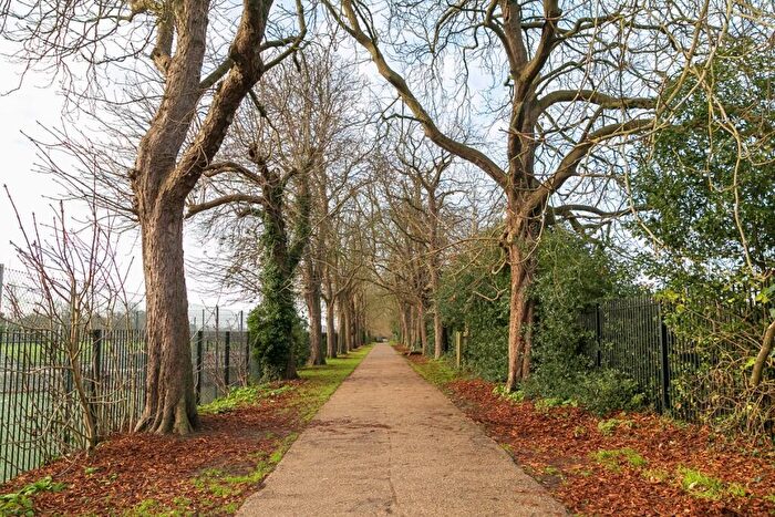 2 Bedroom Flat For Sale In Church Grove, Hampton Wick, KT1