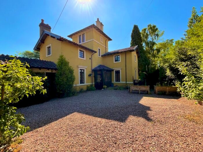 4 Bedroom Detached House To Rent In Park Drive, Trentham, Stoke-On-Trent, ST4