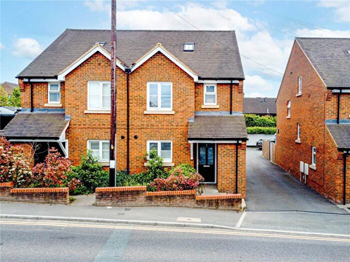 3 Bedroom Semi-Detached House For Sale In Folly Lane, St. Albans, Hertfordshire, AL3