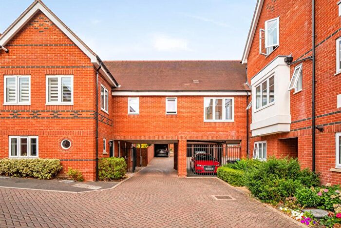 2 Bedroom Maisonette For Sale In Vicarage Mews, Maidenhead, SL6